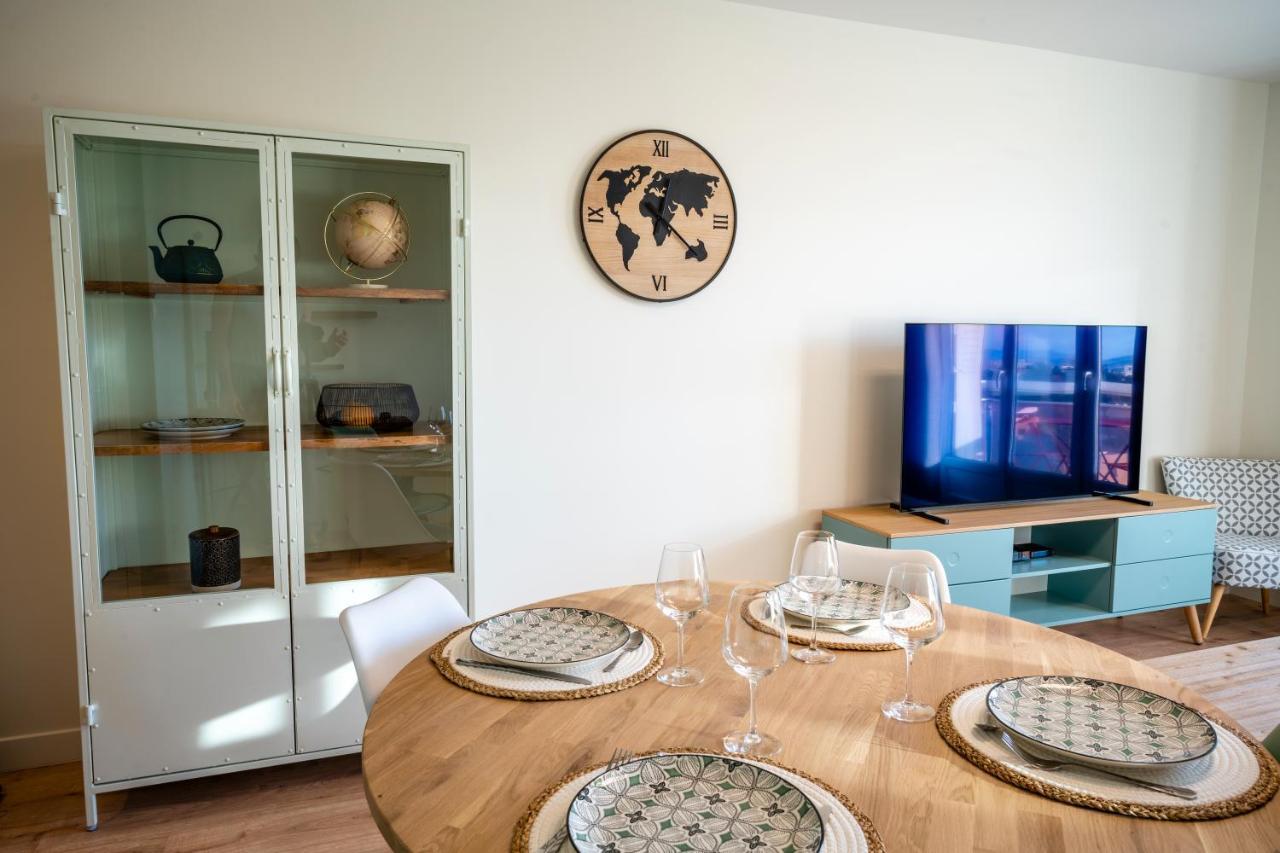 T2 De Standing Climatise Avec Parking Prive, Tram T2 T5, Hopitaux Est Apartment Bron Exterior foto
