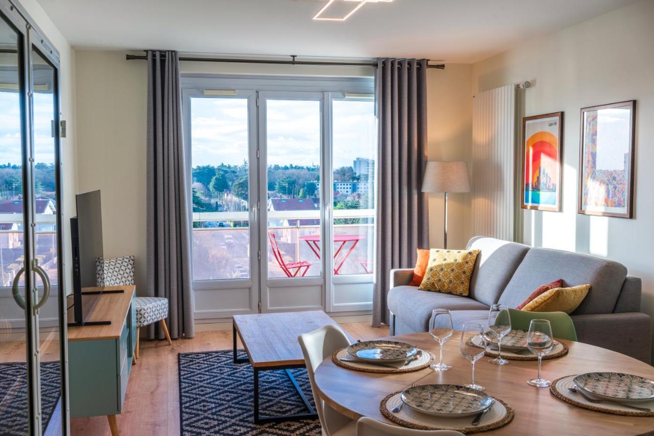 T2 De Standing Climatise Avec Parking Prive, Tram T2 T5, Hopitaux Est Apartment Bron Exterior foto